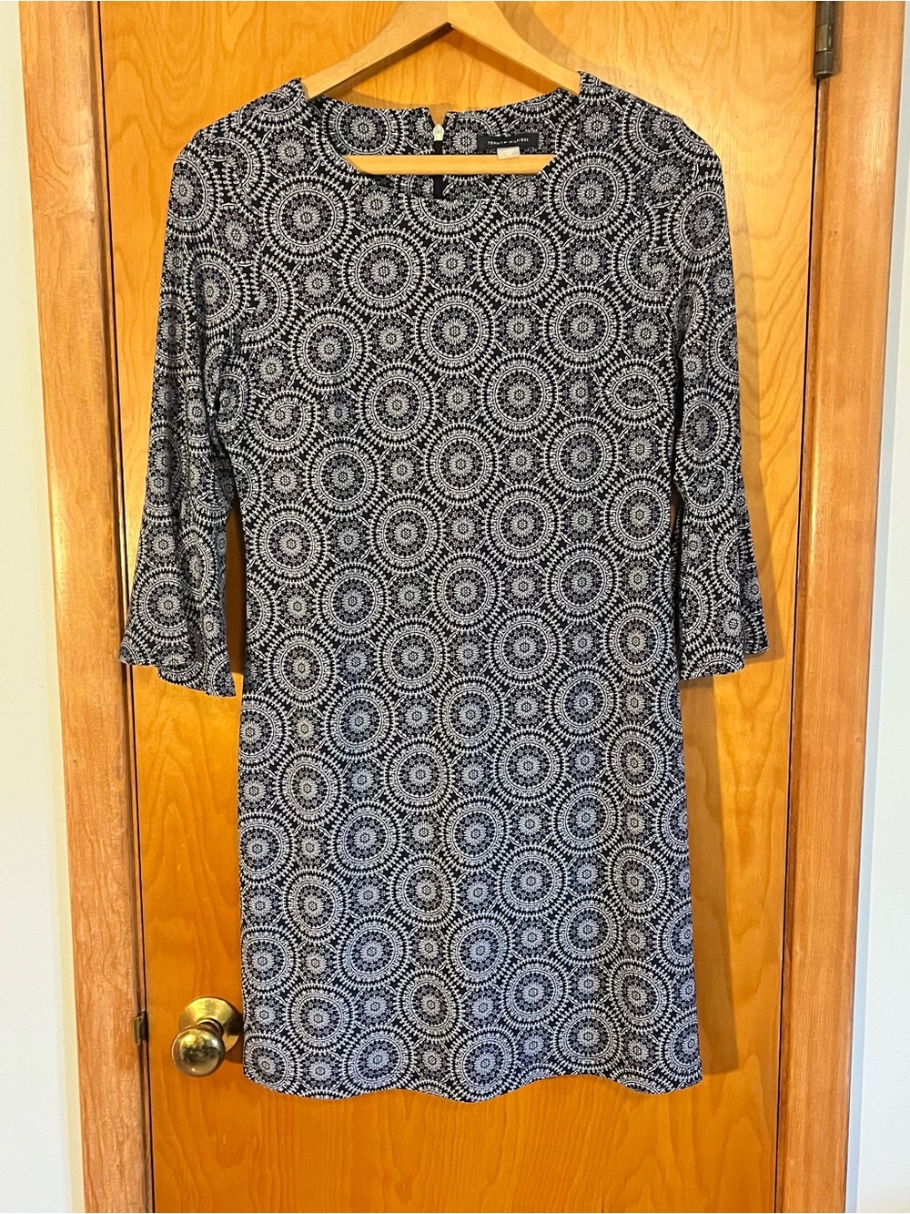 Tommy Hilfiger Dress Women Sz 10P Navy Blue White Medallion Ruffle Sleeve